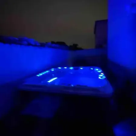 Maison Avec Piscine Et Jacuzzi Chauffee * Jonquieres-et-Saint-Vincent